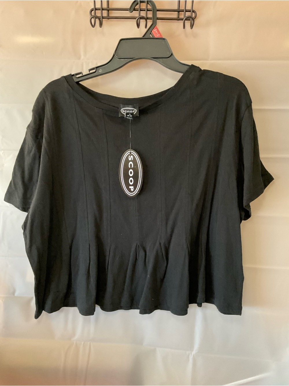 Scoop Women's Cropped Boxy Tee in Black
